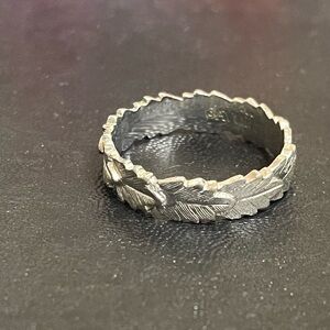 1979 Avon Laurel Leaf Ring